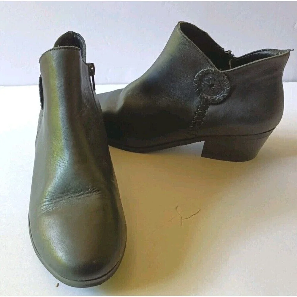 Jack Rogers Peyton Leather Ankle Boots Booties Size 8 Side Medallion Zipper